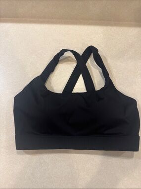 Cross-Back Black Sports Bra — Medium Support